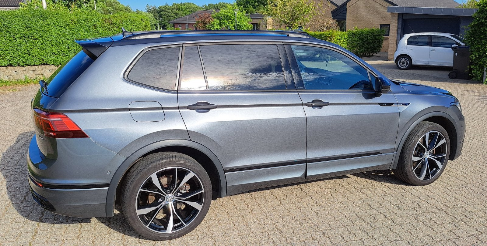 Grå VW Tiguan Allspace fra 2022