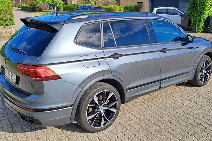 Grå VW Tiguan Allspace fra 2022