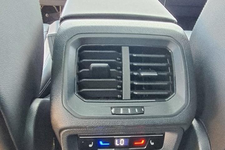 Grå VW Tiguan Allspace fra 2022