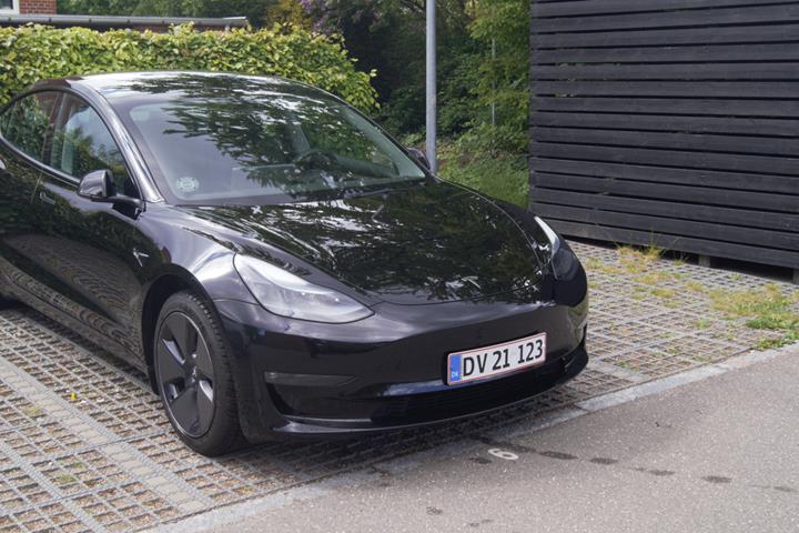 Sort Tesla Model 3 fra 2023