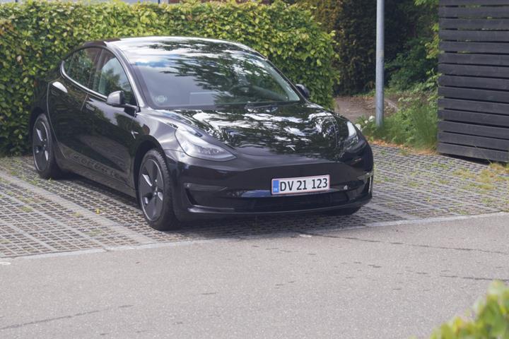 Sort Tesla Model 3 fra 2023