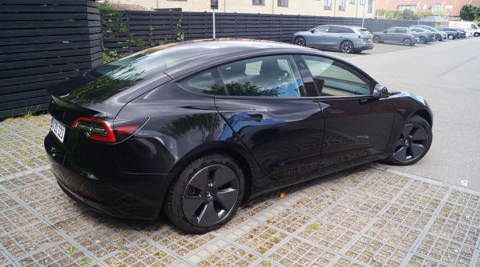 Sort Tesla Model 3 fra 2023
