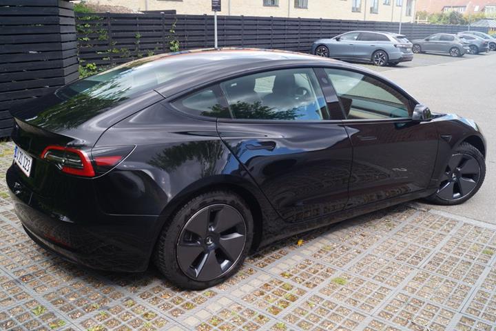 Sort Tesla Model 3 fra 2023