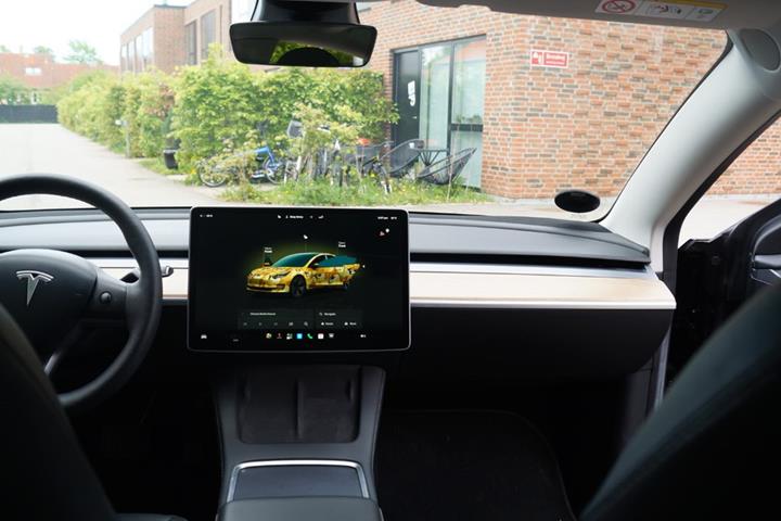 Sort Tesla Model 3 fra 2023