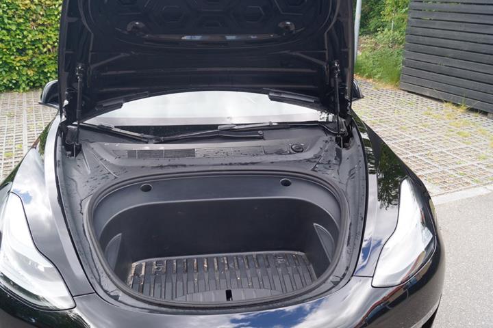 Sort Tesla Model 3 fra 2023