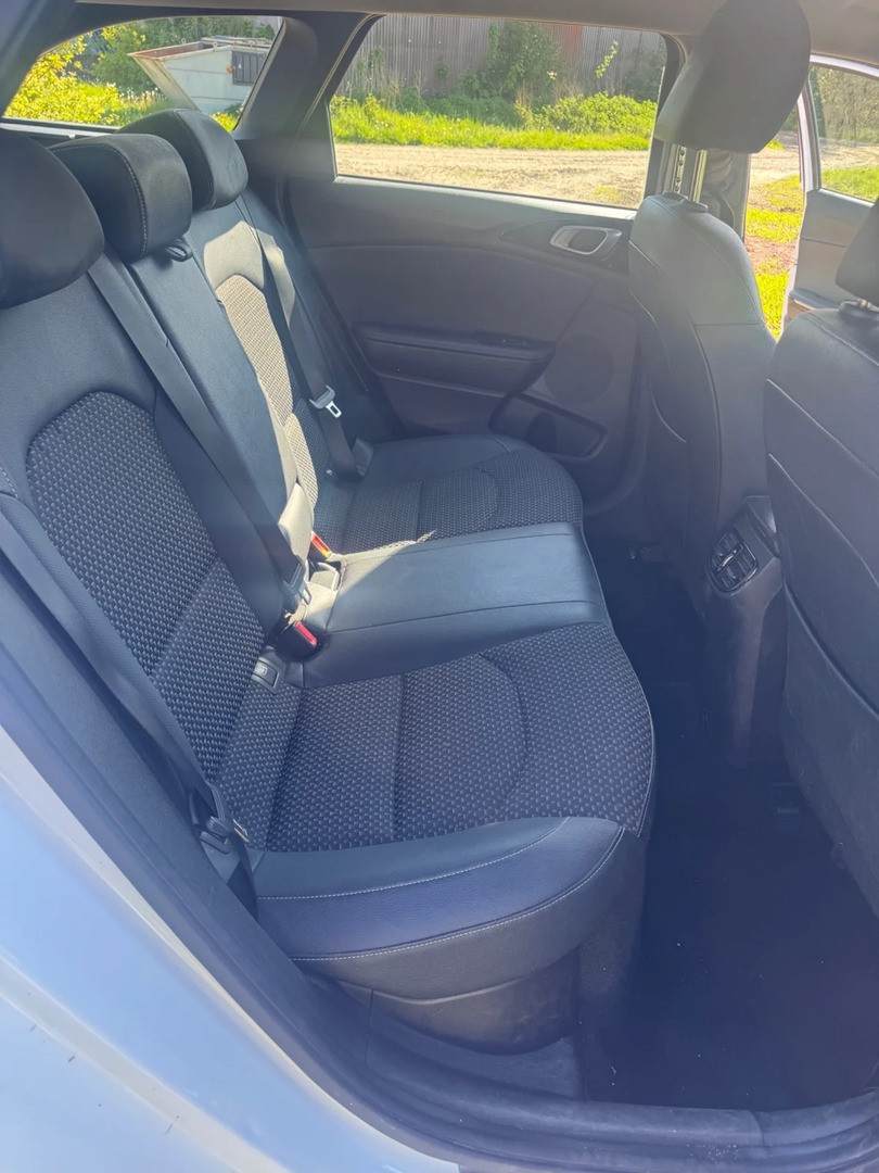 Hvid Kia Ceed fra 2021