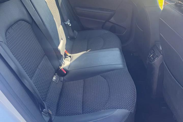 Hvid Kia Ceed fra 2021