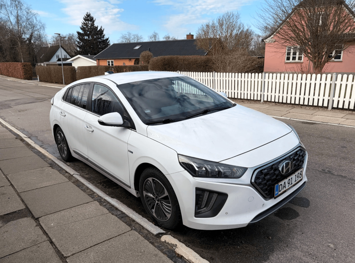 Hvid Hyundai Ioniq fra 2021