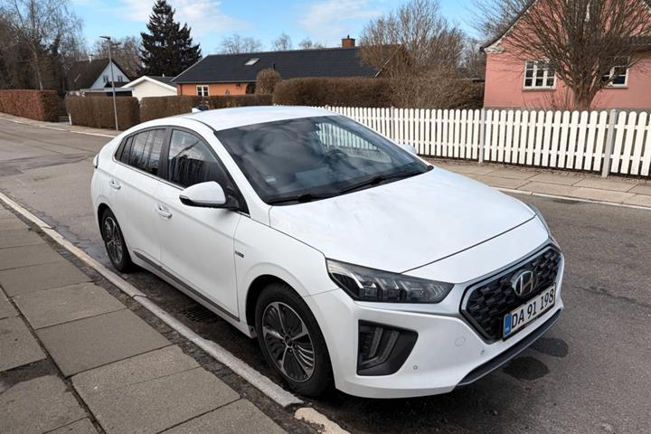 Hvid Hyundai Ioniq fra 2021
