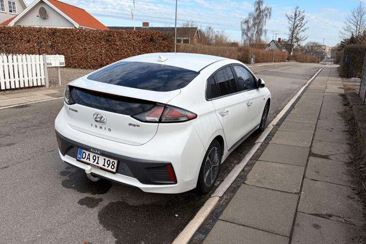 Hvid Hyundai Ioniq fra 2021