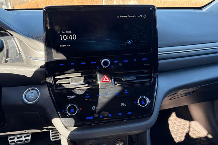 Hvid Hyundai Ioniq fra 2021