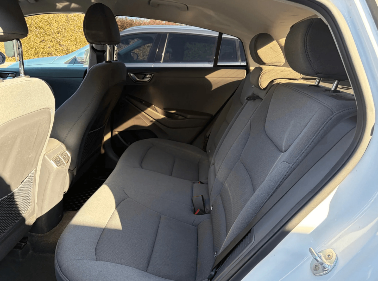 Hvid Hyundai Ioniq fra 2021