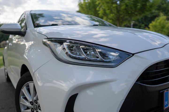 Hvid Toyota Yaris fra 2021