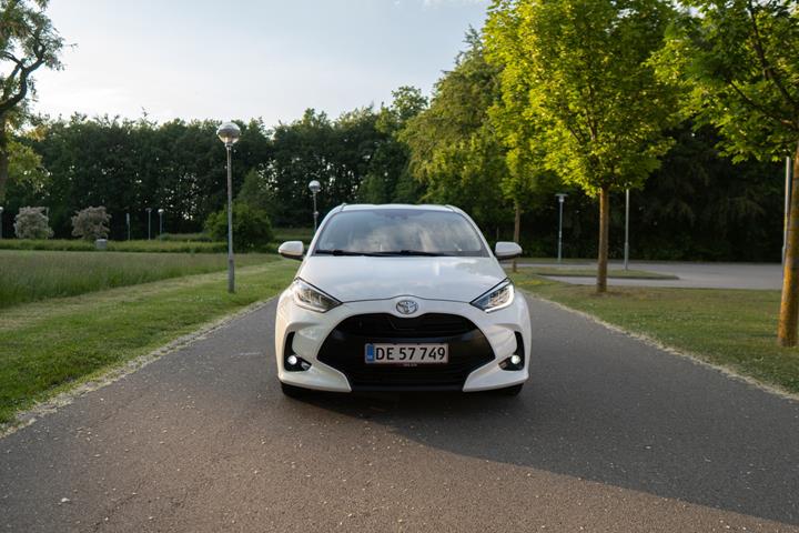 Hvid Toyota Yaris fra 2021