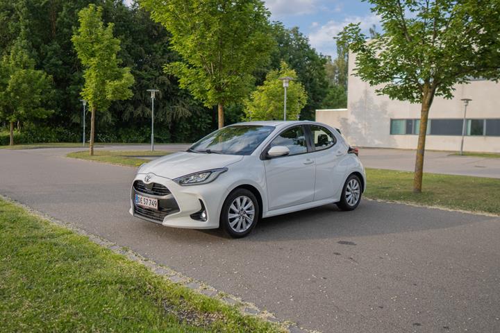 Hvid Toyota Yaris fra 2021