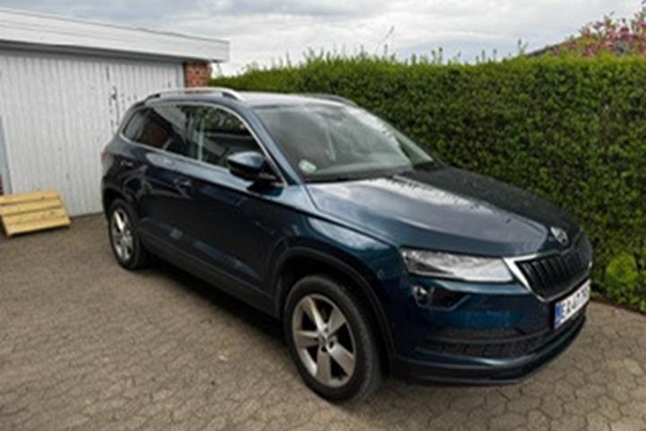 Blå Skoda Karoq fra 2021