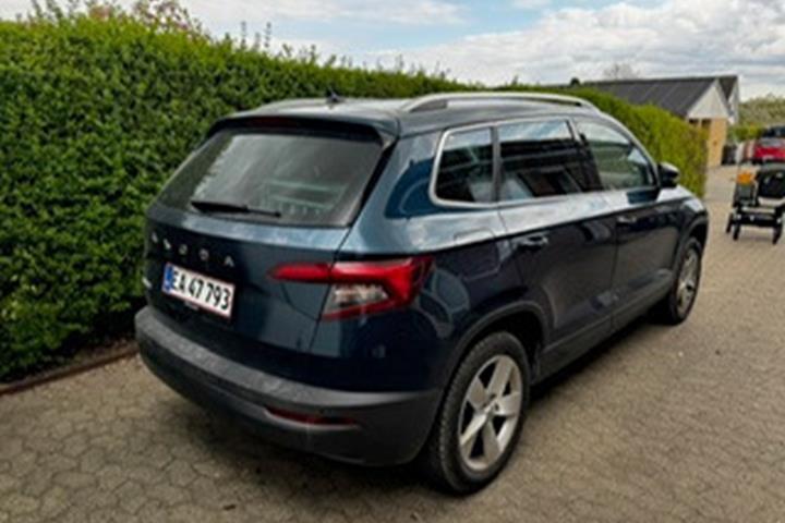 Blå Skoda Karoq fra 2021