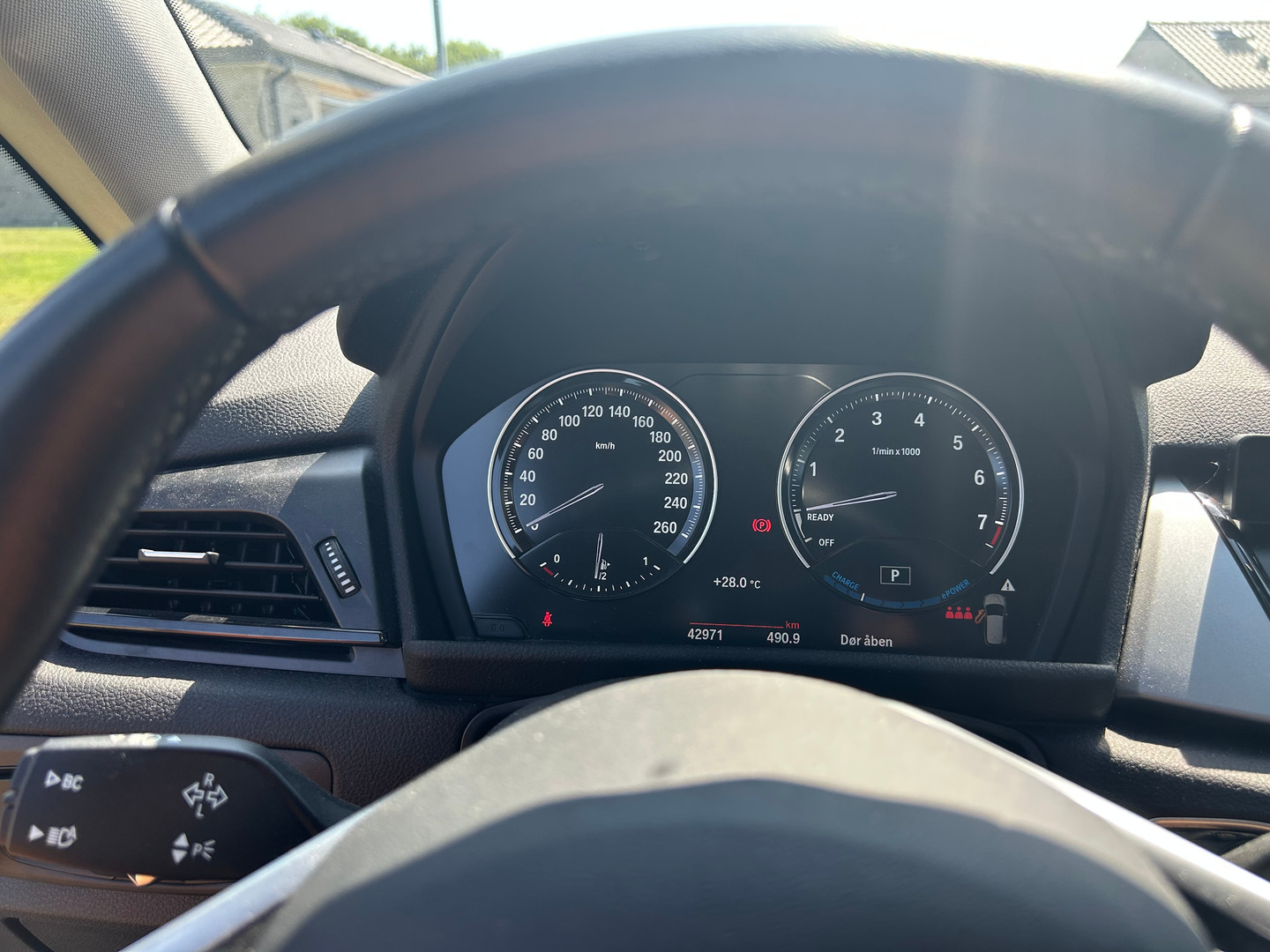 Grå BMW 225xe fra 2019
