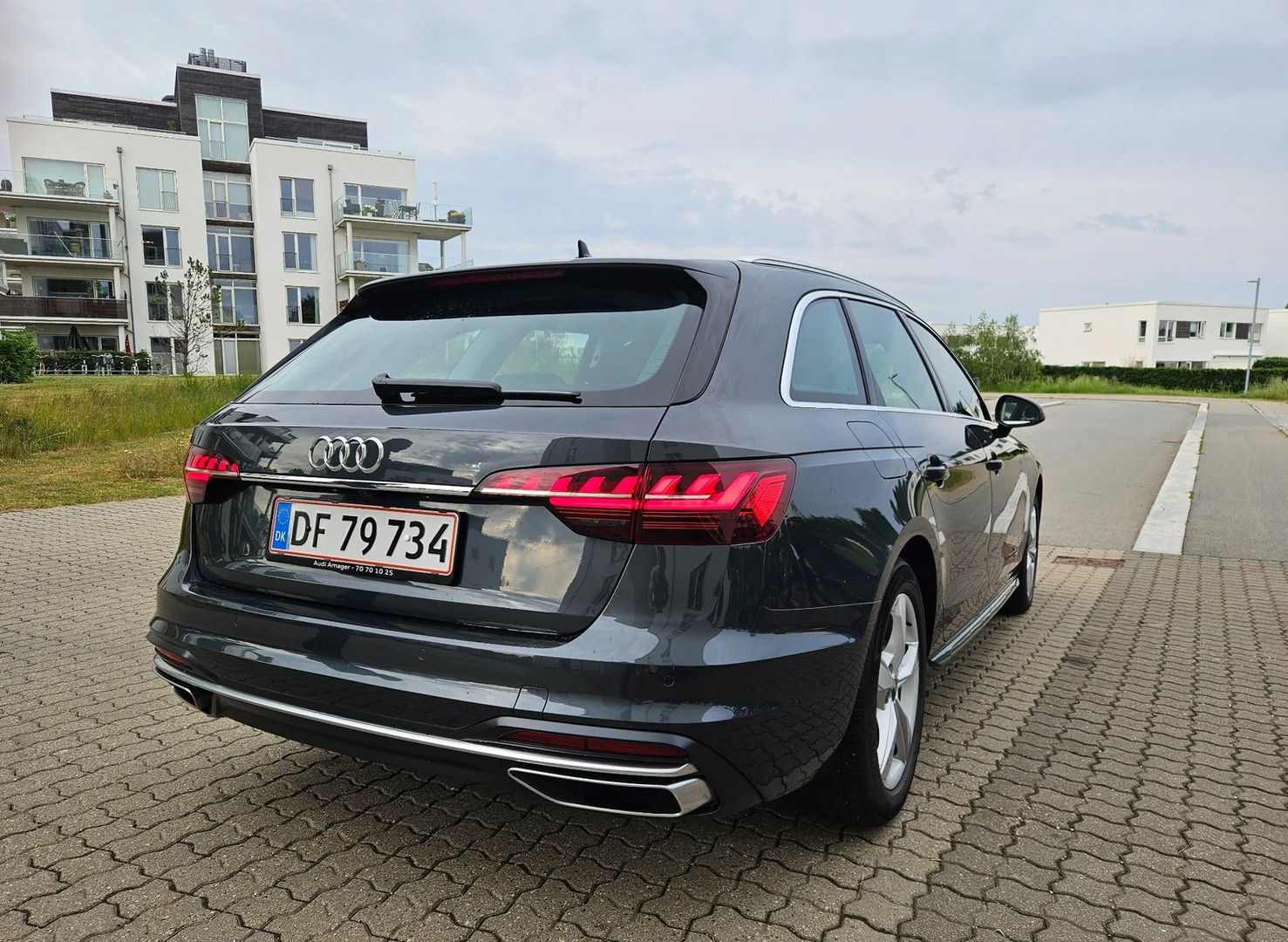 Grå Audi A4 fra 2021