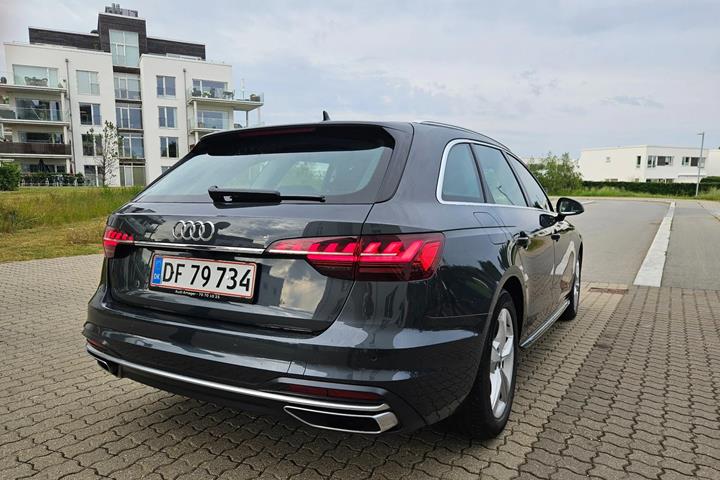 Grå Audi A4 fra 2021