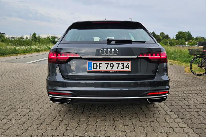 Grå Audi A4 fra 2021