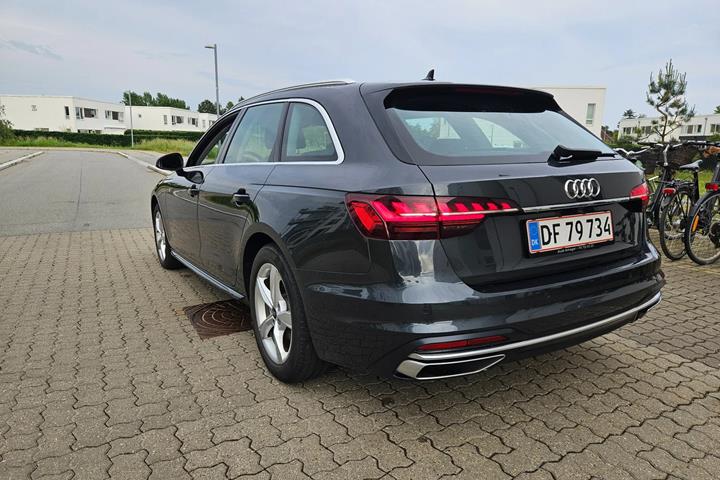 Grå Audi A4 fra 2021
