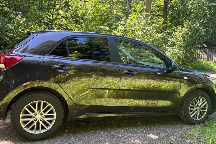 Brun Kia Rio fra 2018