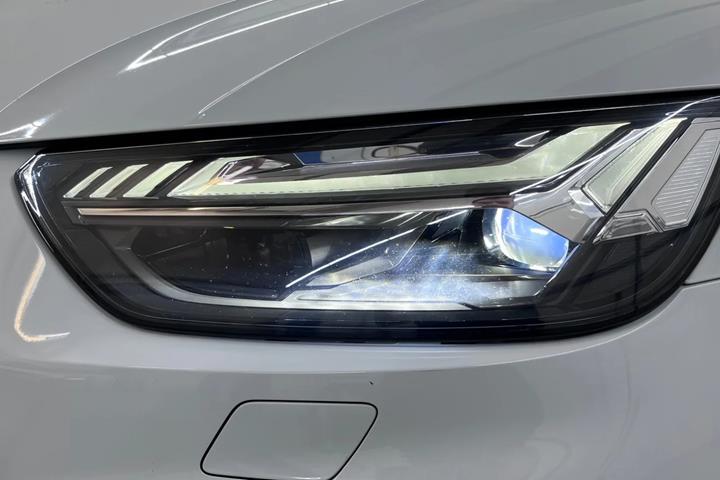 Hvid Audi Q5 fra 2022