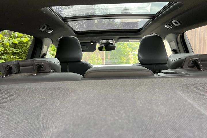 Grå Volvo XC40 fra 2023