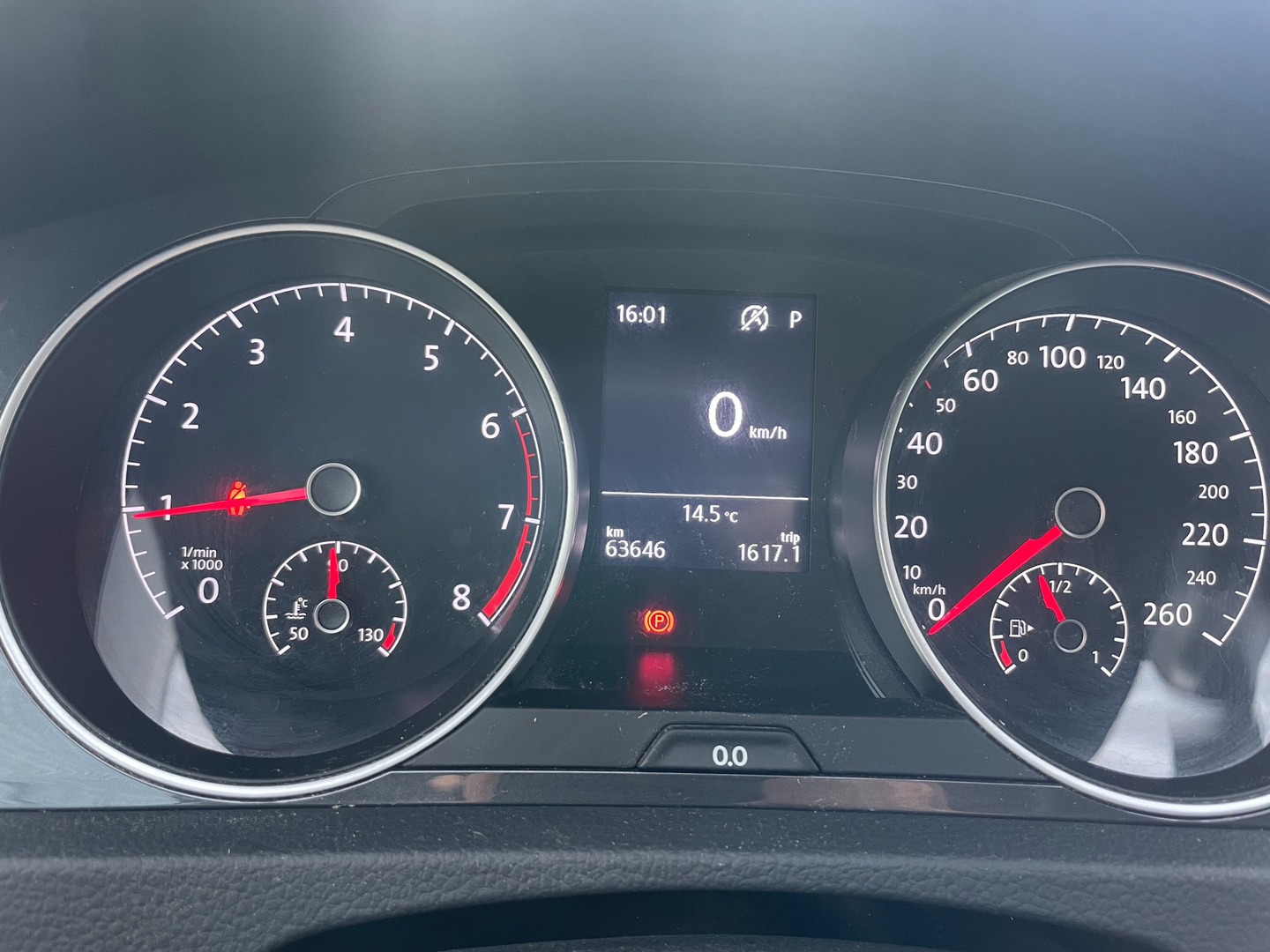 Grå VW Golf VII fra 2019