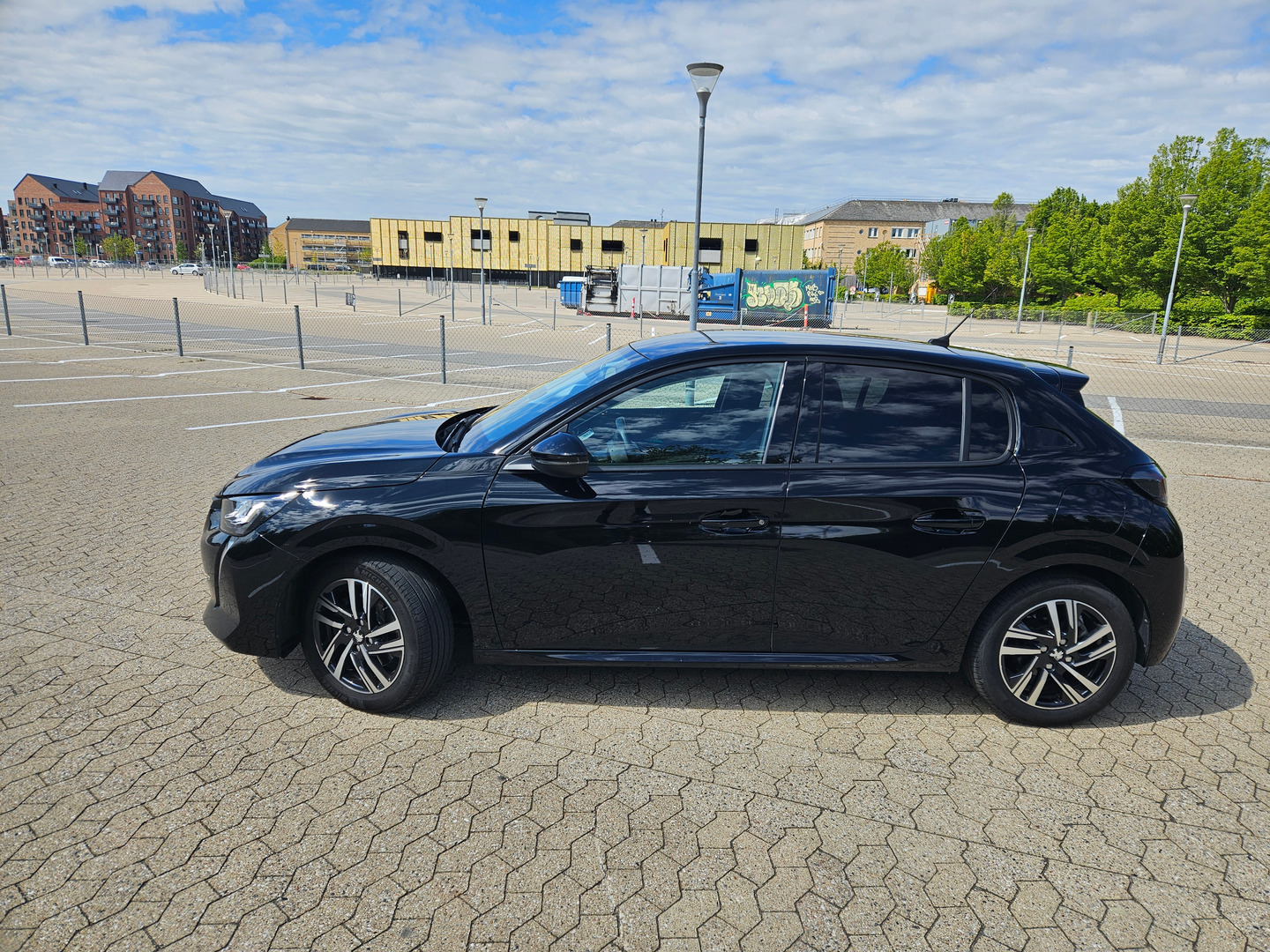 Sort Peugeot 208 fra 2021