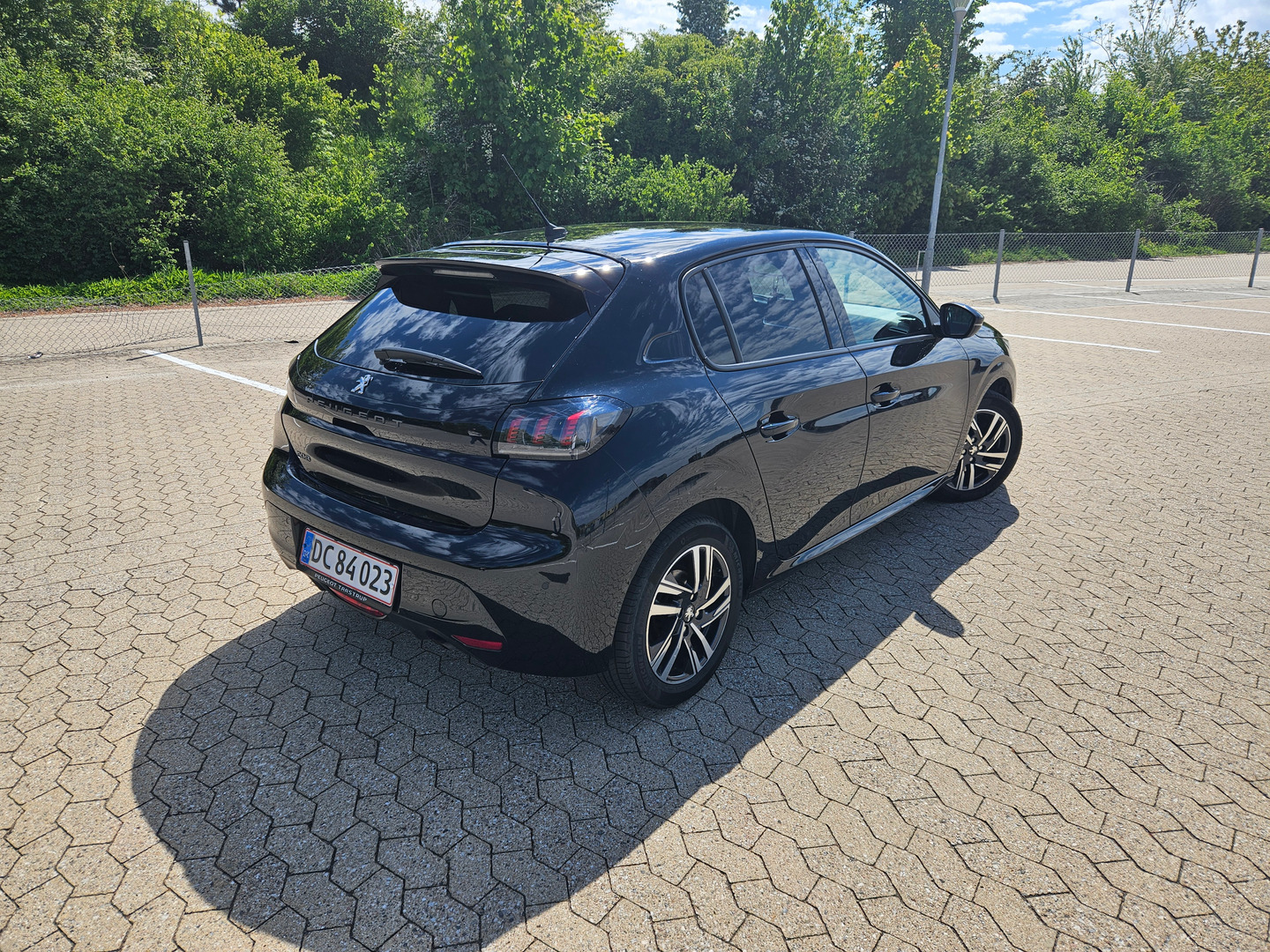 Sort Peugeot 208 fra 2021