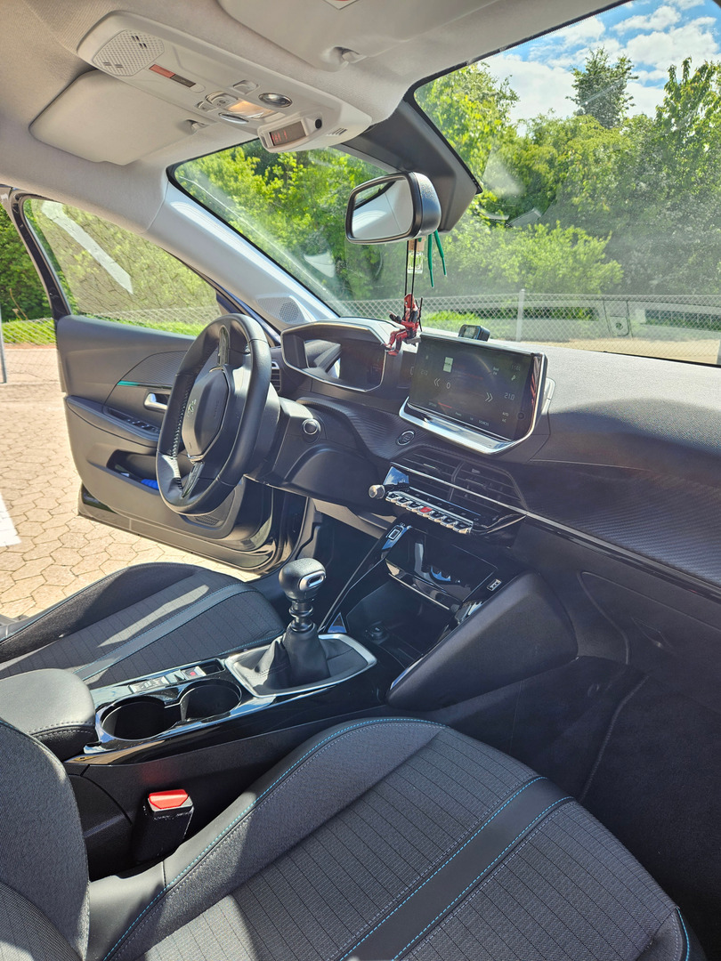 Sort Peugeot 208 fra 2021