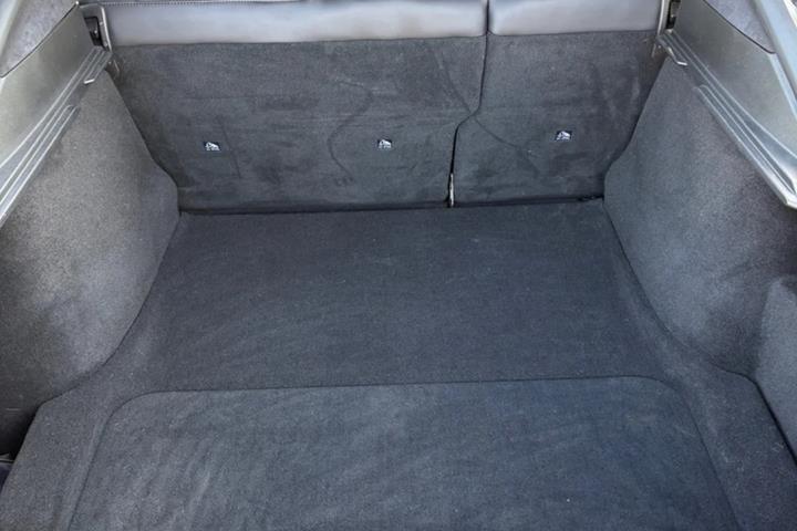 Sort Tesla Model S fra 2019