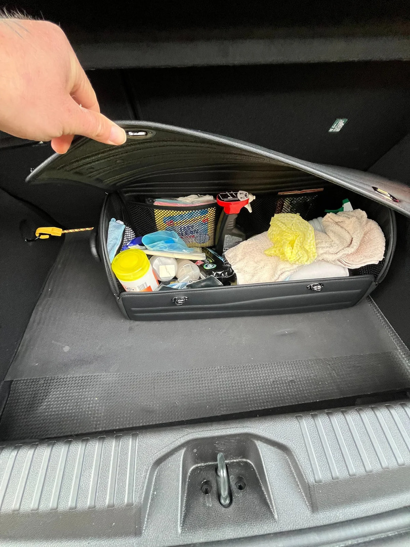 Grå Renault Clio V fra 2023