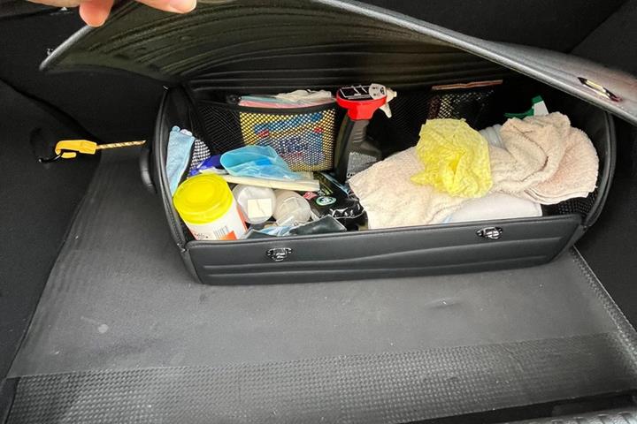 Grå Renault Clio V fra 2023