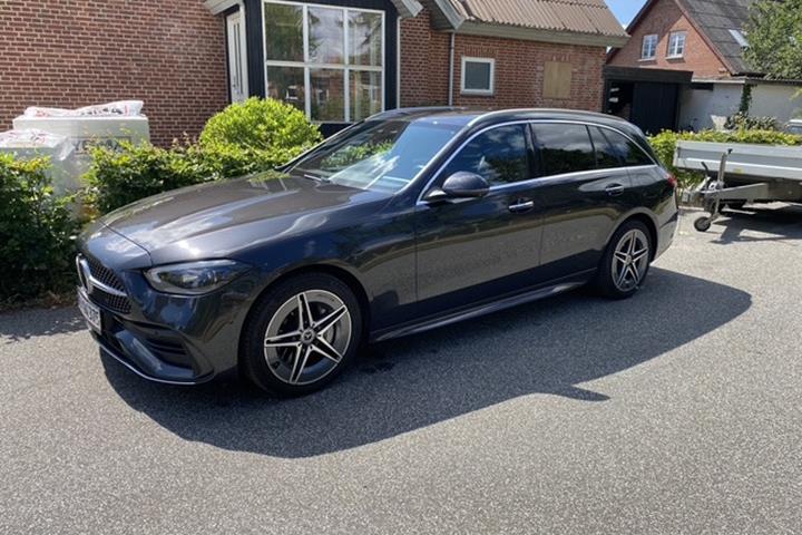 Sort Mercedes C300 e fra 2023