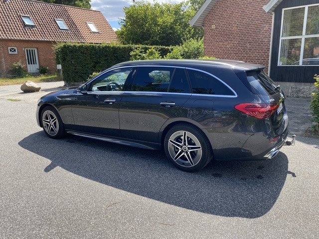 Sort Mercedes C300 e fra 2023