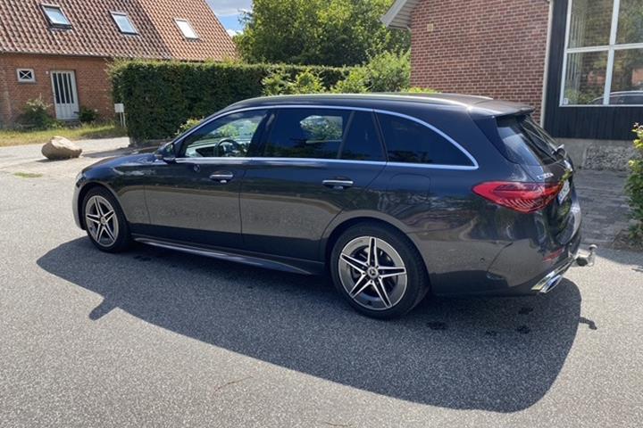 Sort Mercedes C300 e fra 2023