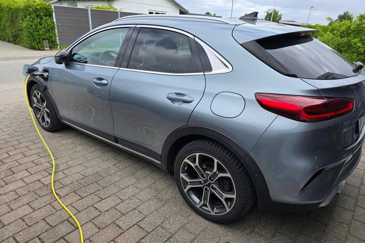 Grå Kia XCeed fra 2021