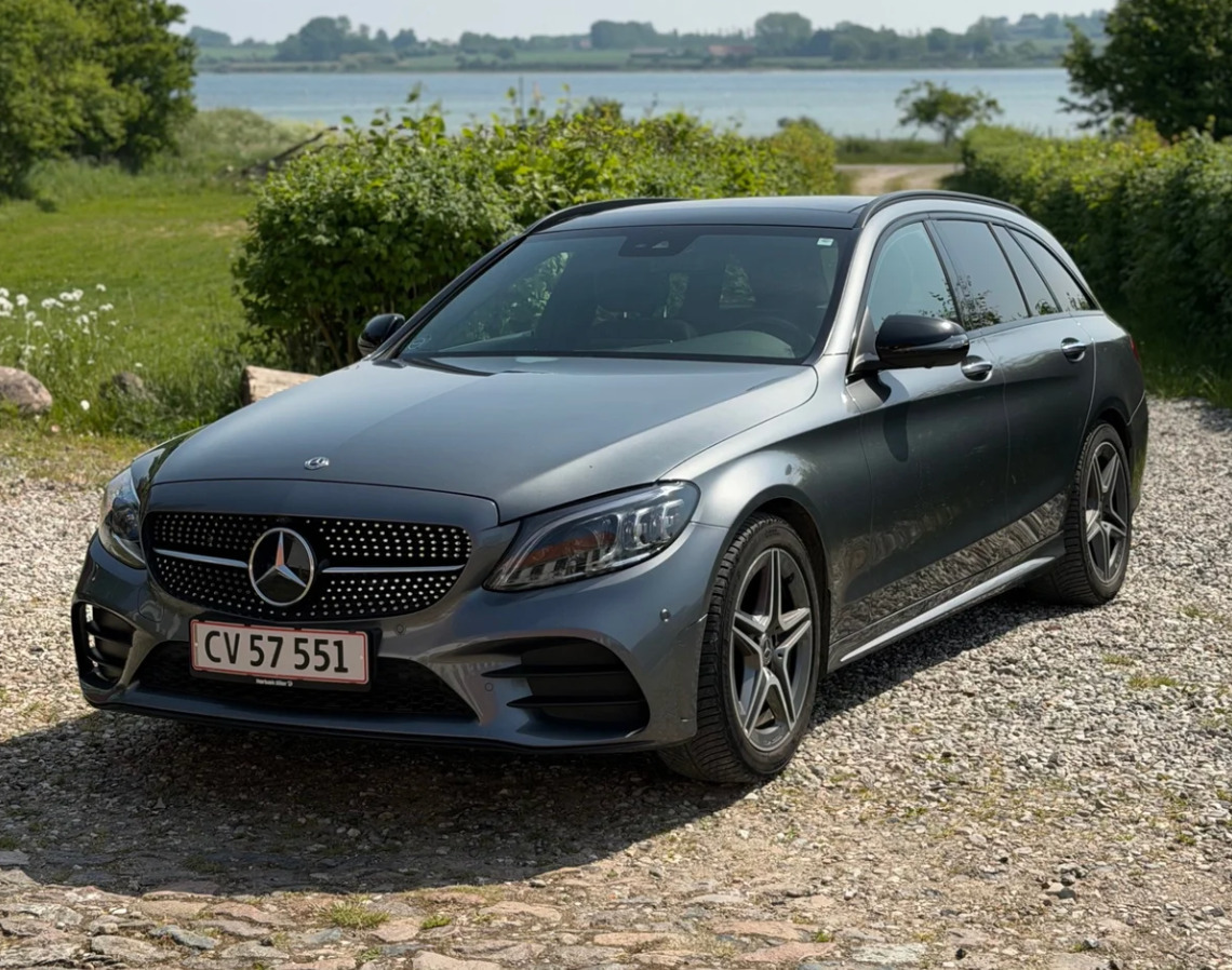 Grå Mercedes C200 fra 2020