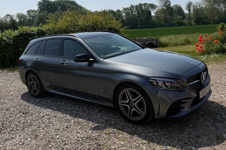 Grå Mercedes C200 fra 2020