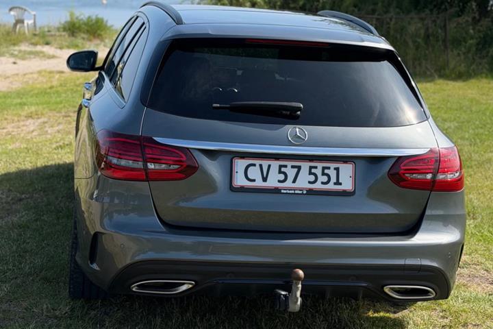 Grå Mercedes C200 fra 2020