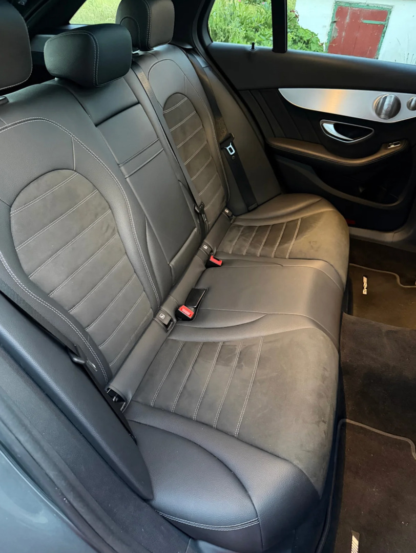 Grå Mercedes C200 fra 2020