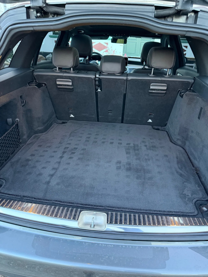 Grå Mercedes C200 fra 2020