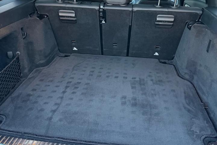 Grå Mercedes C200 fra 2020