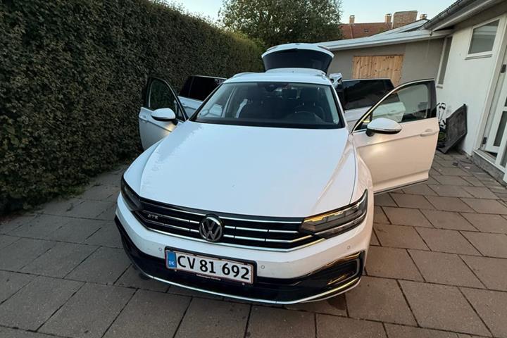 Hvid VW Passat fra 2020