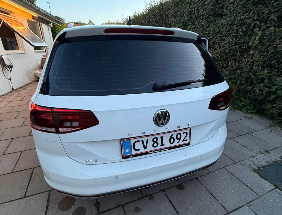 Hvid VW Passat fra 2020