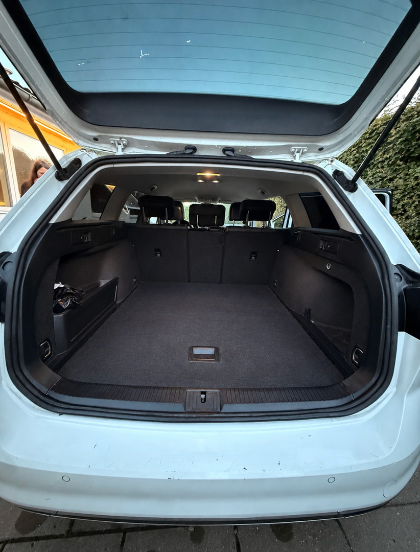 Hvid VW Passat fra 2020