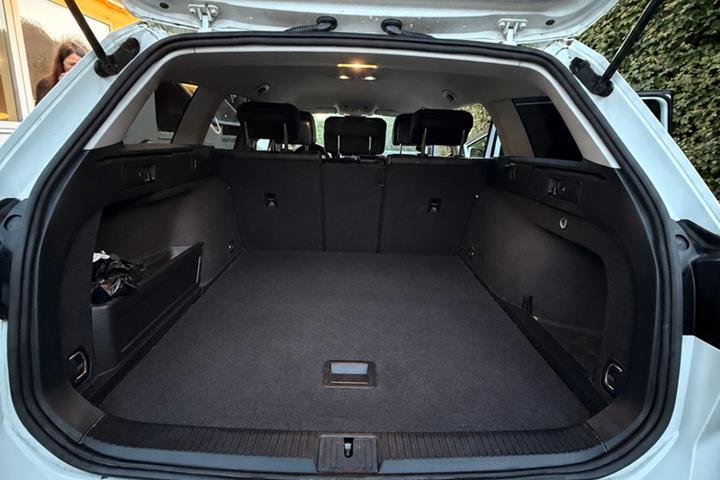Hvid VW Passat fra 2020